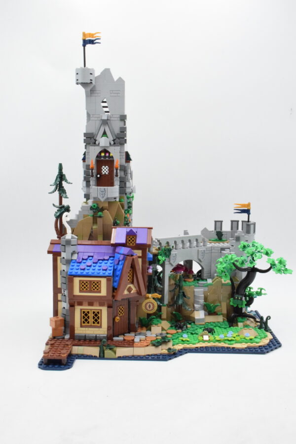 21348 LEGO Ideas - Dungeons & Dragons : l’histoire du dragon rouge