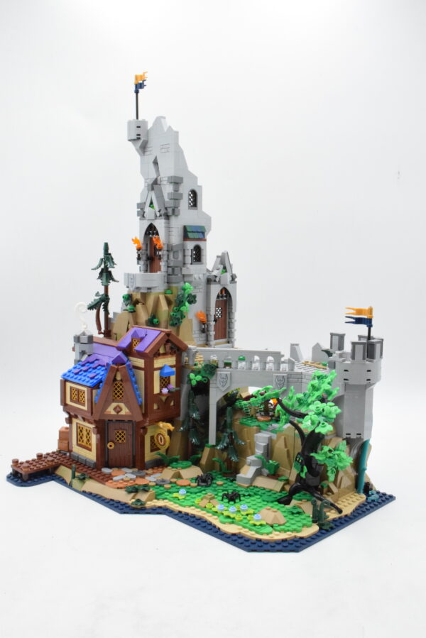 21348 LEGO Ideas - Dungeons & Dragons : l’histoire du dragon rouge
