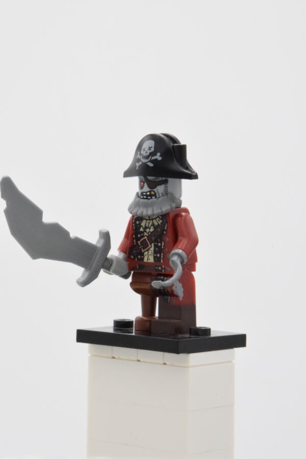 col212 LEGO Collectible Minifigures – Zombie Pirate