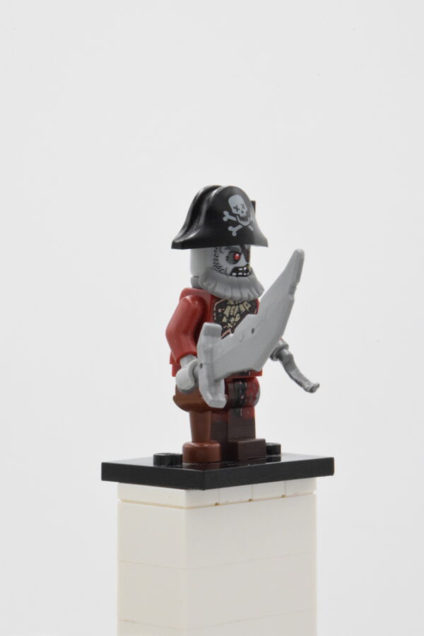 col212 LEGO Collectible Minifigures – Zombie Pirate