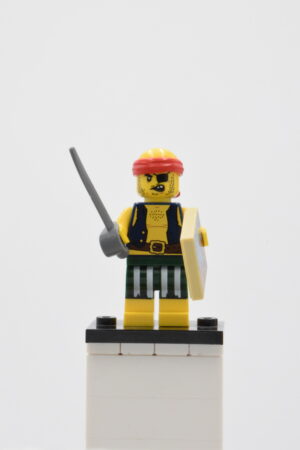 col252 LEGO Collectible Minifigures – Scallywag Pirate