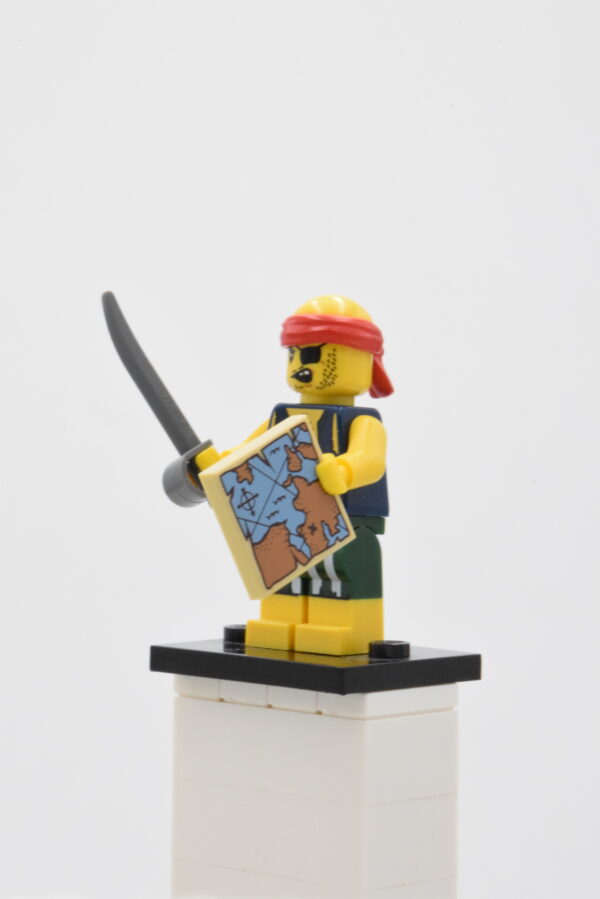 col252 LEGO Collectible Minifigures – Scallywag Pirate