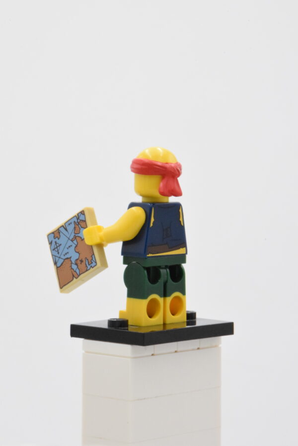 col252 LEGO Collectible Minifigures – Scallywag Pirate