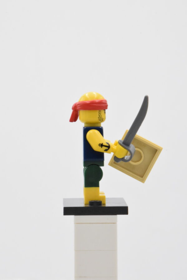 col252 LEGO Collectible Minifigures – Scallywag Pirate