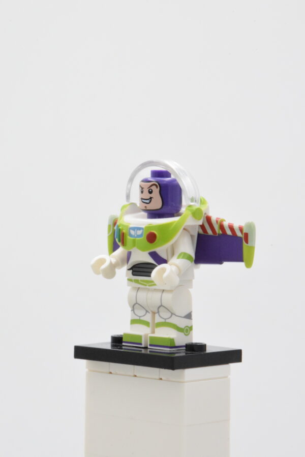 dis003 LEGO Collectible Minifigures – Buzz Lightyear