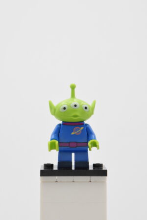 dis002 LEGO Collectible Minifigures – Alien