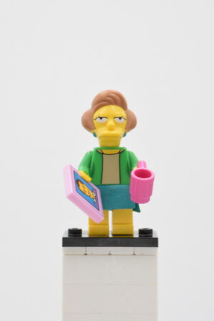 sim040 LEGO Collectible Minifigures – Edna Krabappel