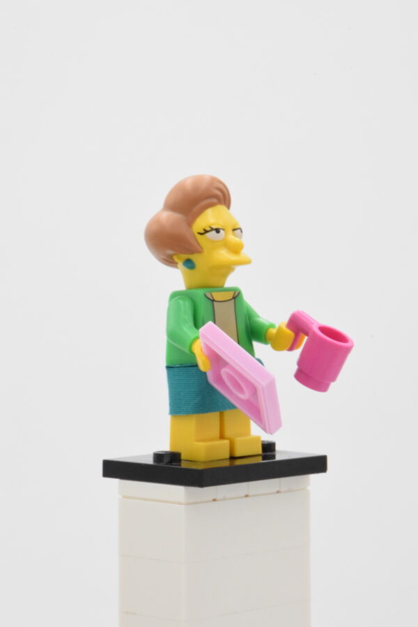 sim040 LEGO Collectible Minifigures – Edna Krabappel