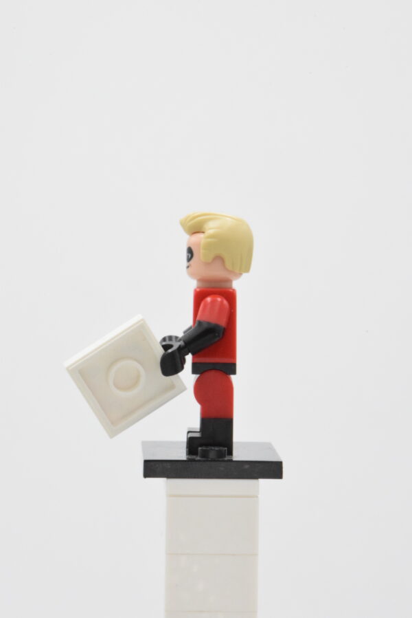 dis013 LEGO Collectible Minifigures – Mr. Incredible