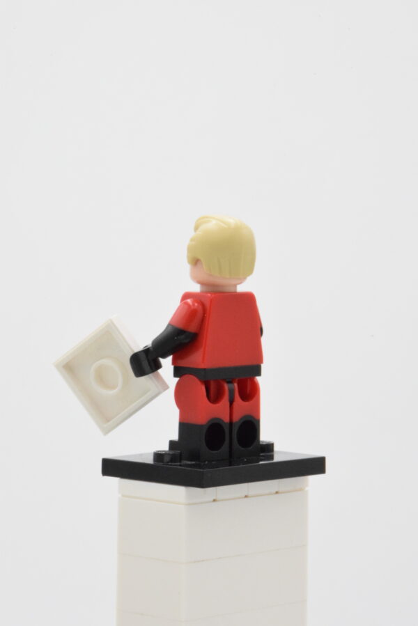 dis013 LEGO Collectible Minifigures – Mr. Incredible