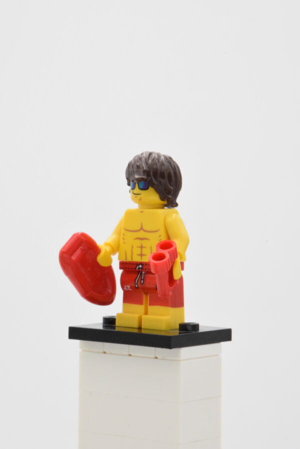 col185 LEGO Collectible Minifigures – Lifeguard