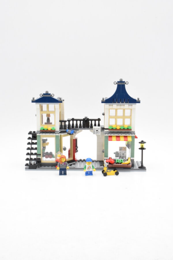 31036 LEGO Creator - Le magasin de jouets et l'épicerie – Image 2