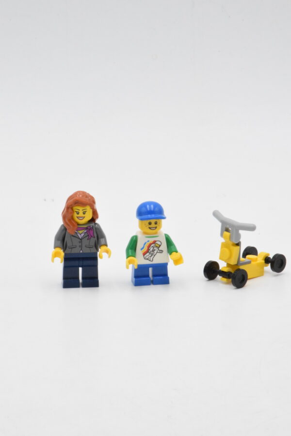 31036 LEGO Creator - Le magasin de jouets et l'épicerie – Image 3