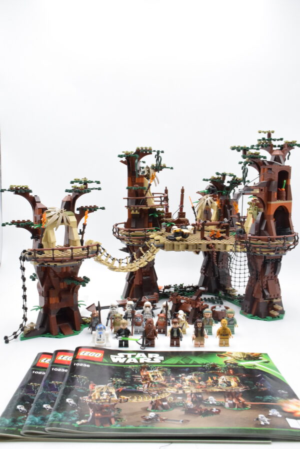 10236 LEGO Star Wars - Le village Ewok