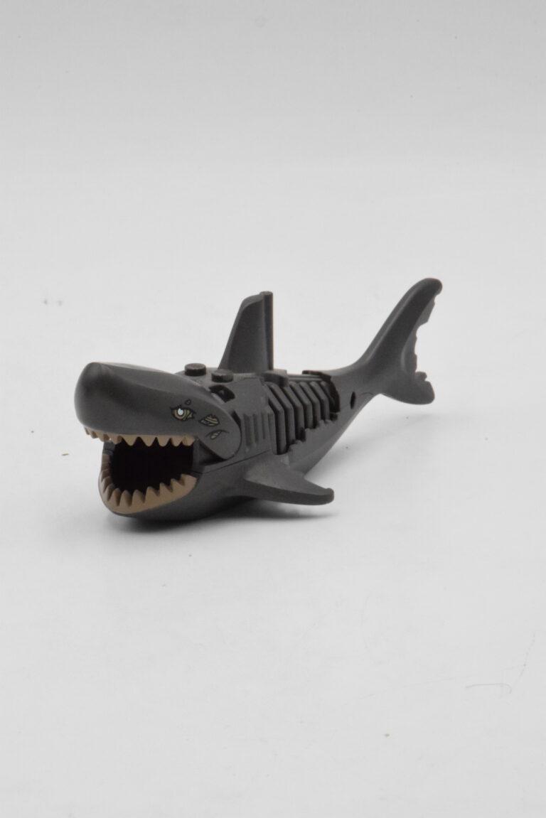 30942c01pb01 LEGO Pirates des Caraïbes - Requin Zombie