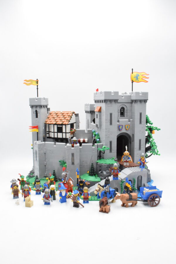 10305 LEGO Castle - Le château des Chevaliers du Lion – Image 2