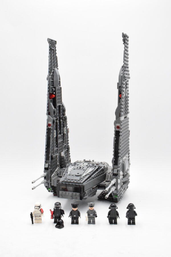 75104 LEGO Star Wars - Kylo Ren's Command Shuttle – Image 2