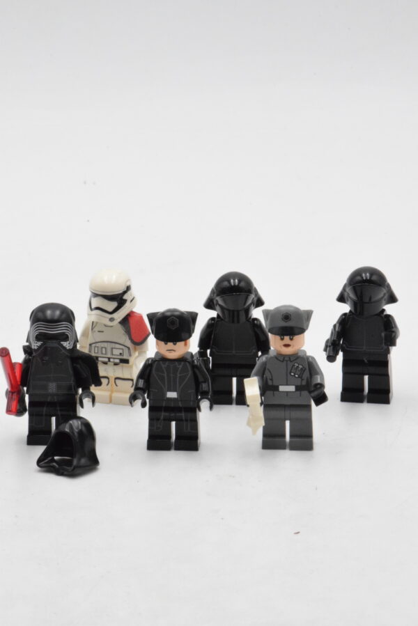 75104 LEGO Star Wars - Kylo Ren's Command Shuttle – Image 3