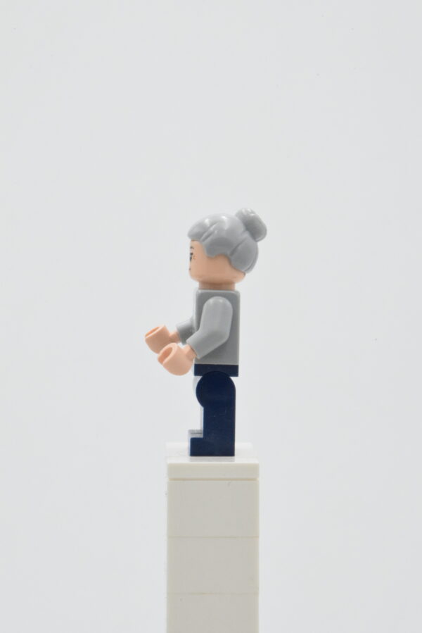 sh0721 LEGO Super Heroes - Aunt May – Image 4