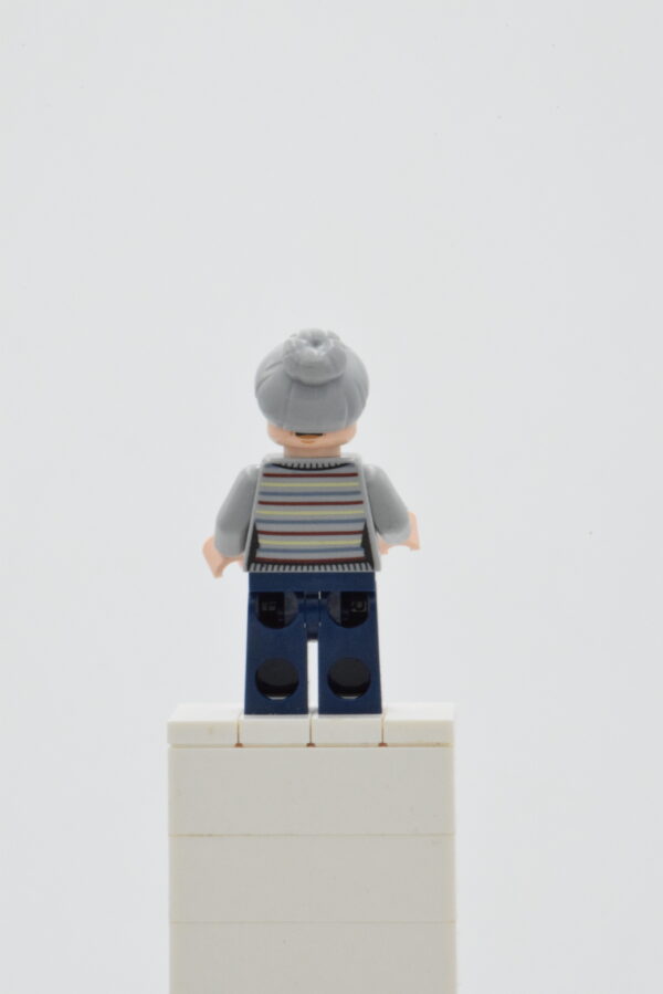 sh0721 LEGO Super Heroes - Aunt May – Image 3