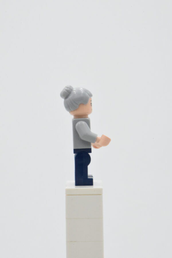 sh0721 LEGO Super Heroes - Aunt May – Image 2