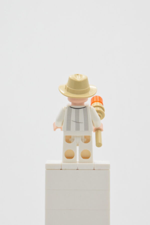 jw103 LEGO Jurrassic Park – John Hammond – Image 3