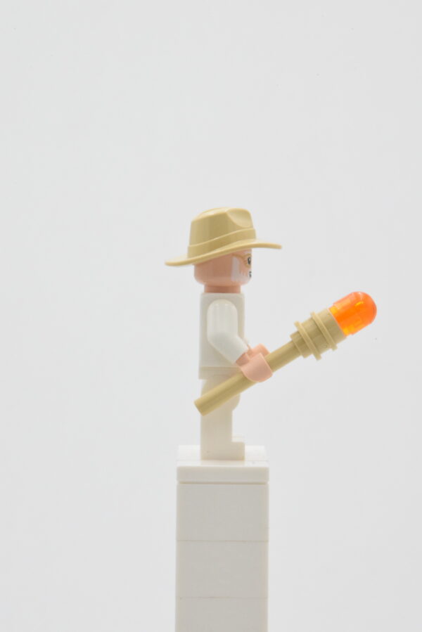 jw103 LEGO Jurrassic Park – John Hammond – Image 4