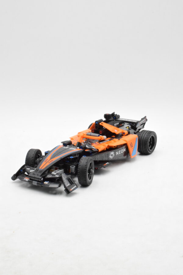 42169 LEGO Technic - NEOM McLaren Formula E Team – Image 3