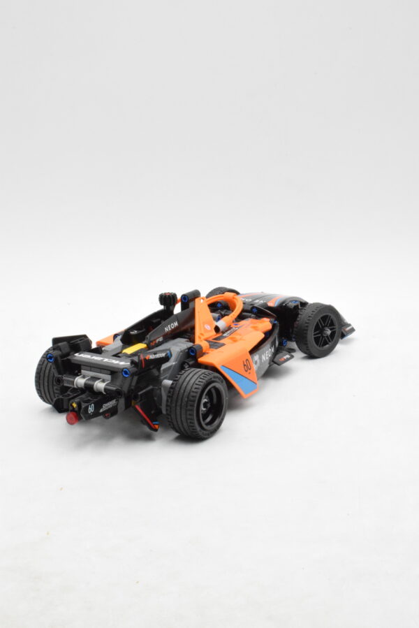 42169 LEGO Technic - NEOM McLaren Formula E Team – Image 2