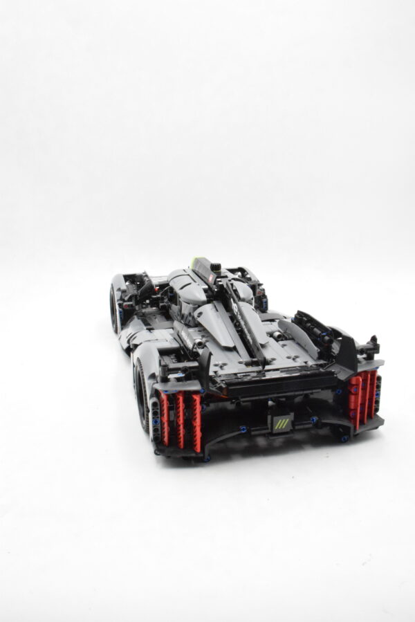42156 LEGO Technic - PEUGEOT 9X8 24H Le Mans Hybrid Hypercar – Image 4