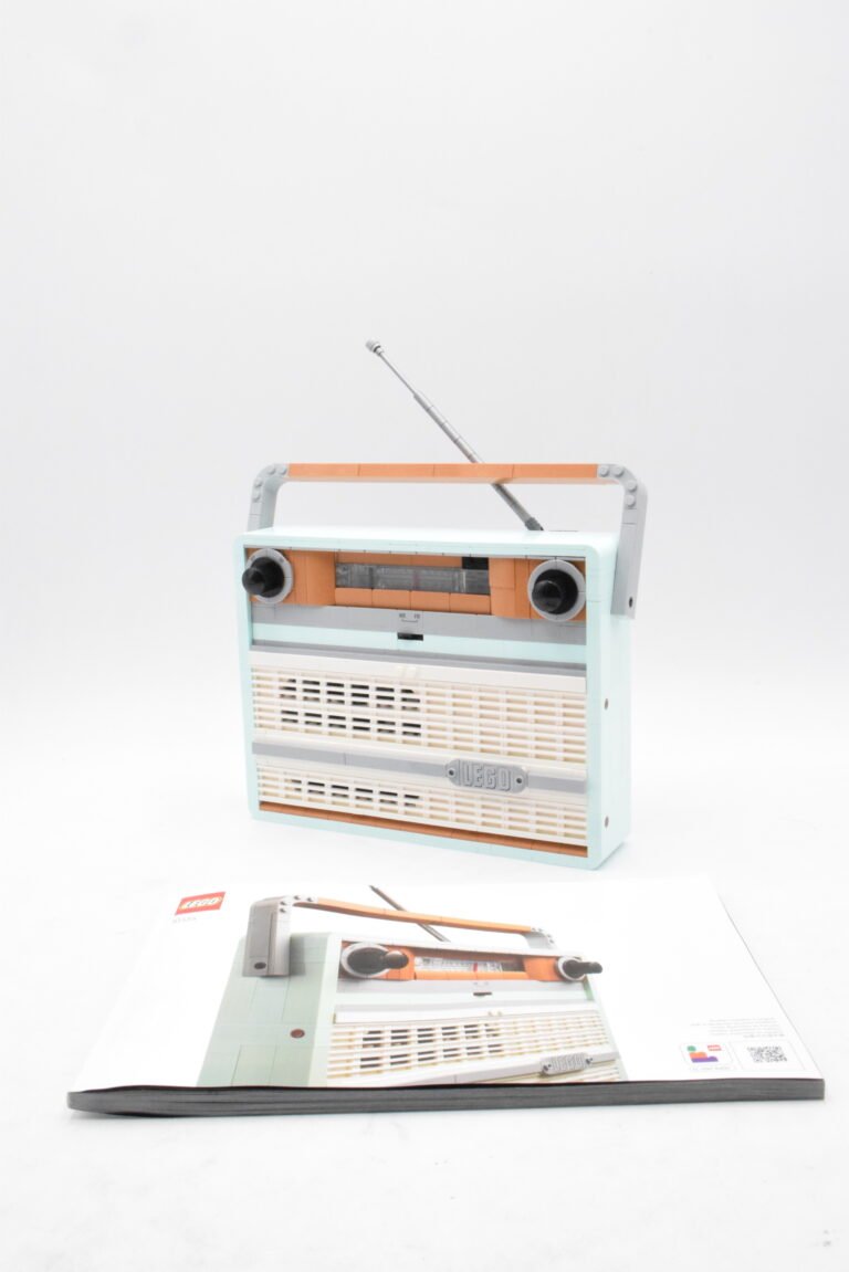 10334 LEGO Icons - La radio rétro