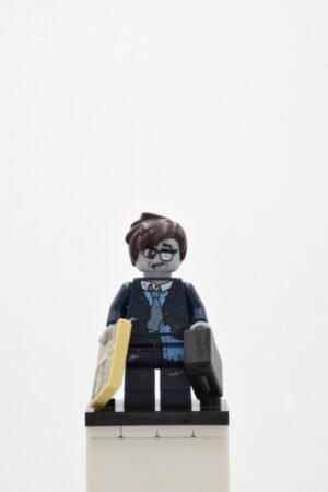 col223 LEGO Collectible Minifigures – Zombie Businessman