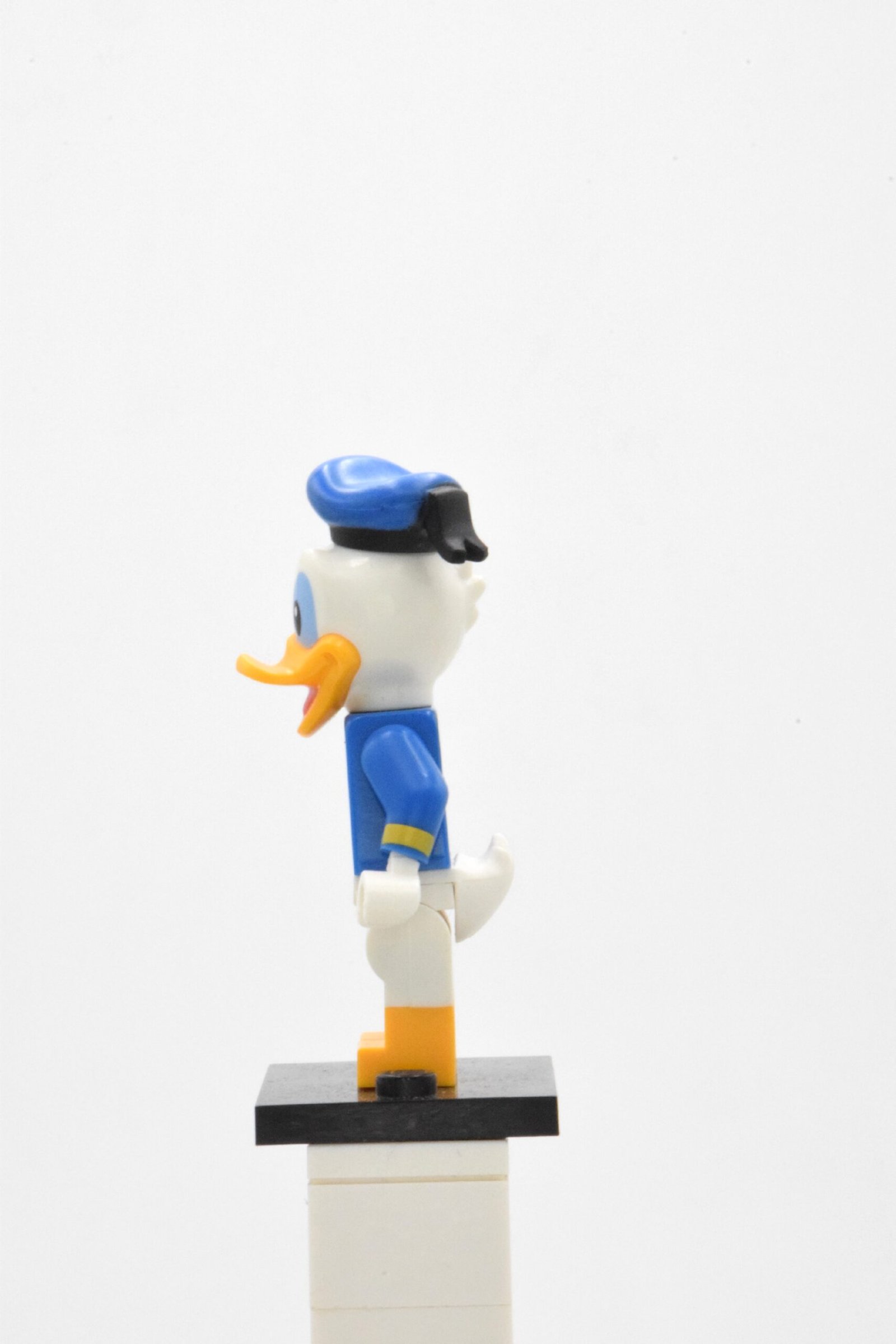 dis010 LEGO Collectible Minifigures – Donald Duck – Image 2