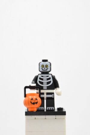 col221 LEGO Collectible Minifigures – Skeleton Guy