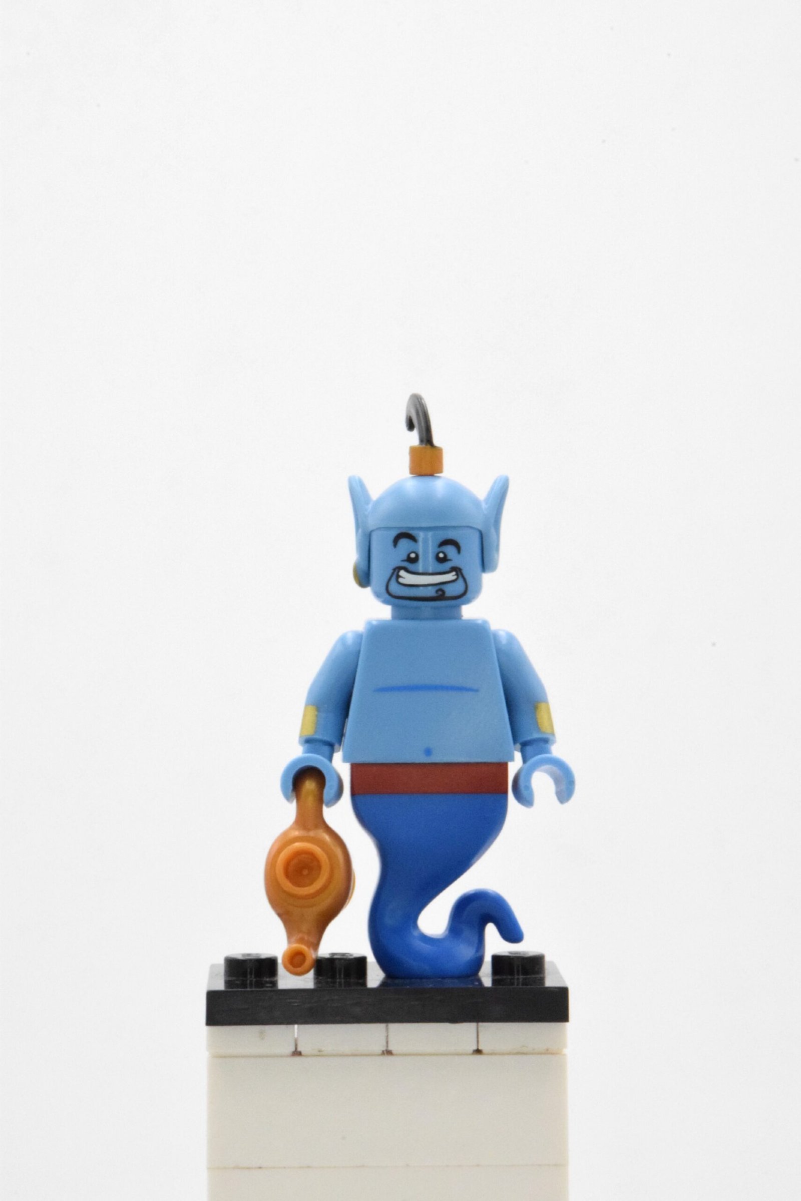 dis005 LEGO Collectible Minifigures – Genie