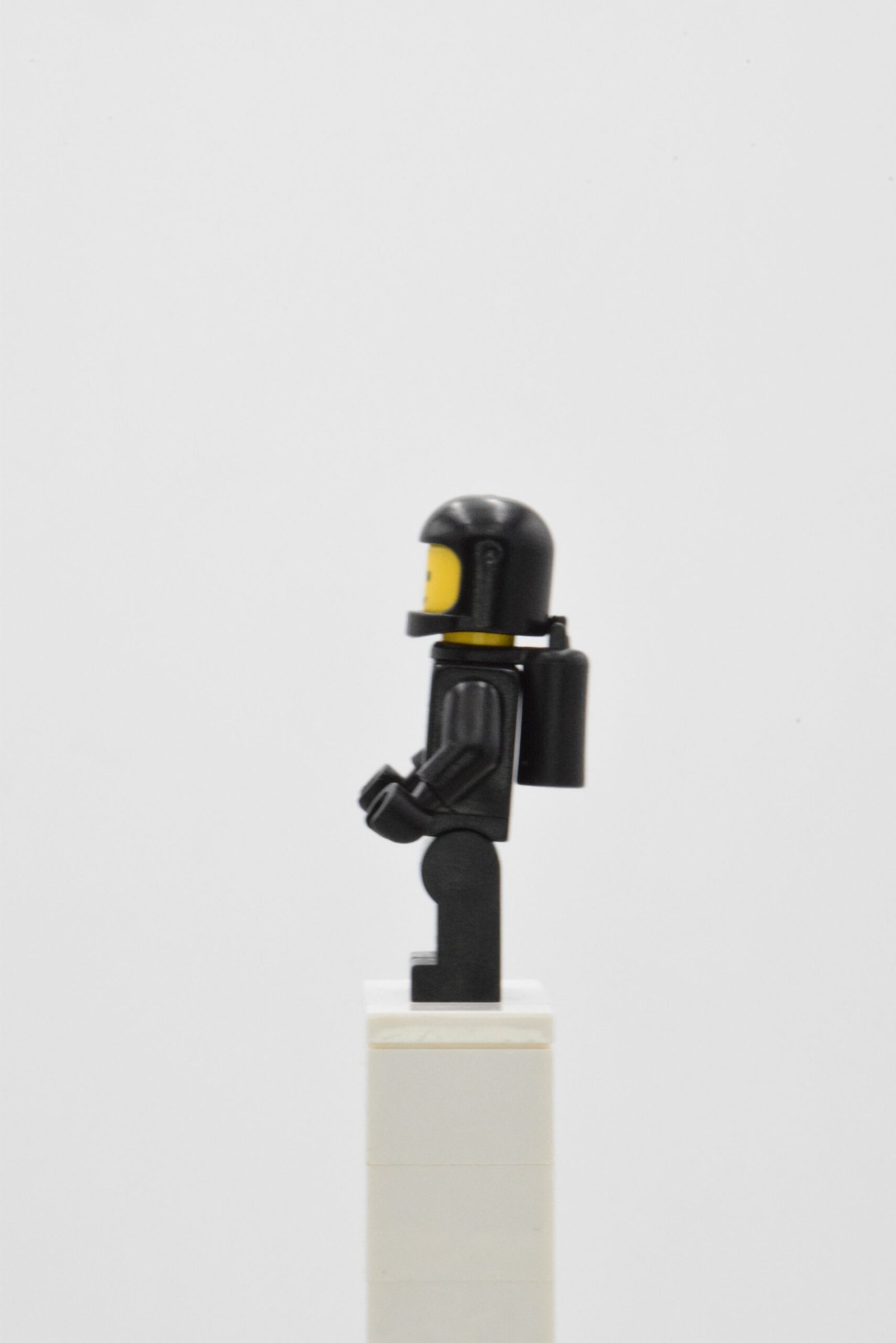 sp003 LEGO Space - Classic Space - Black with Air Tanks – Image 2