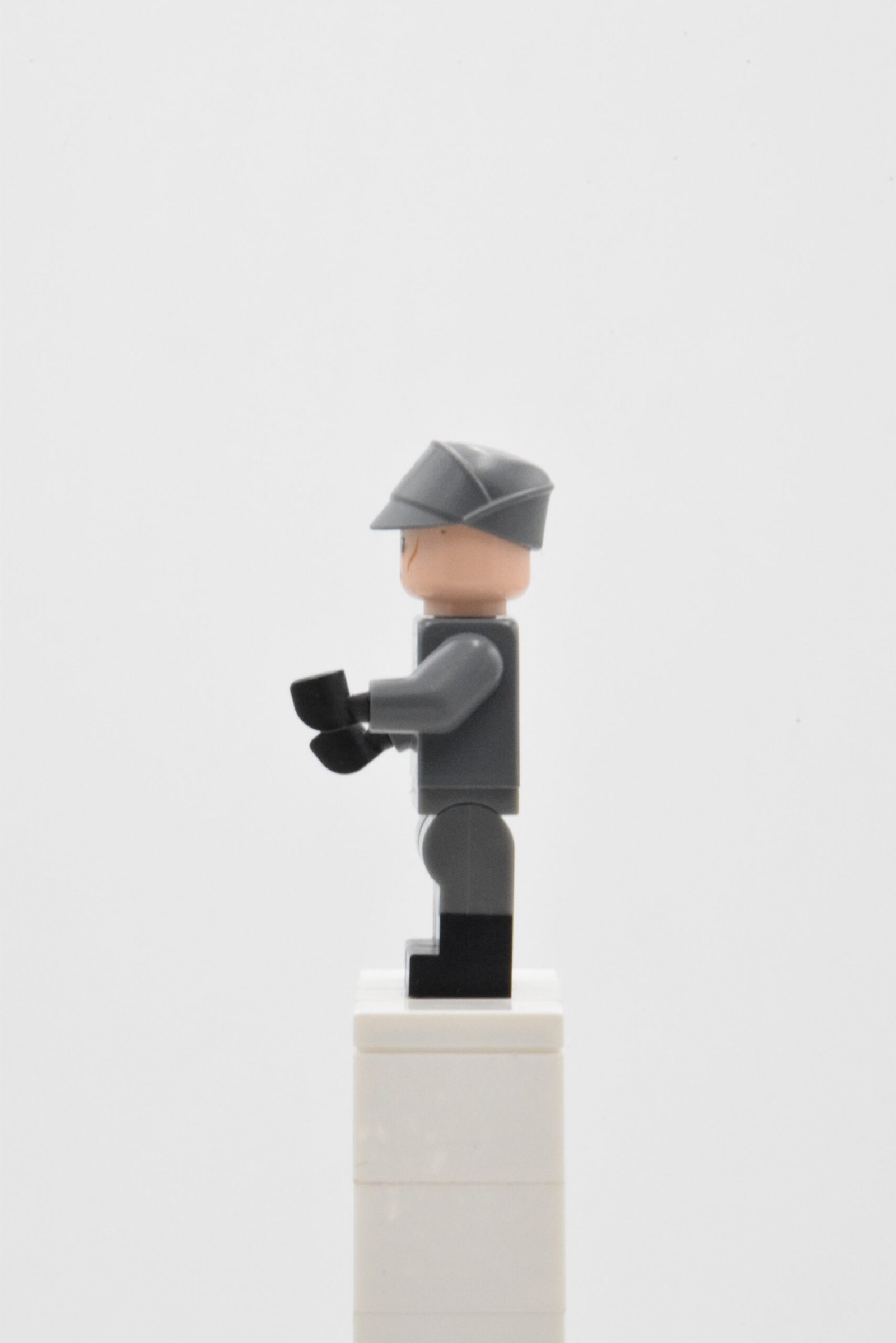 sw1043 - Imperial Officer – Image 2