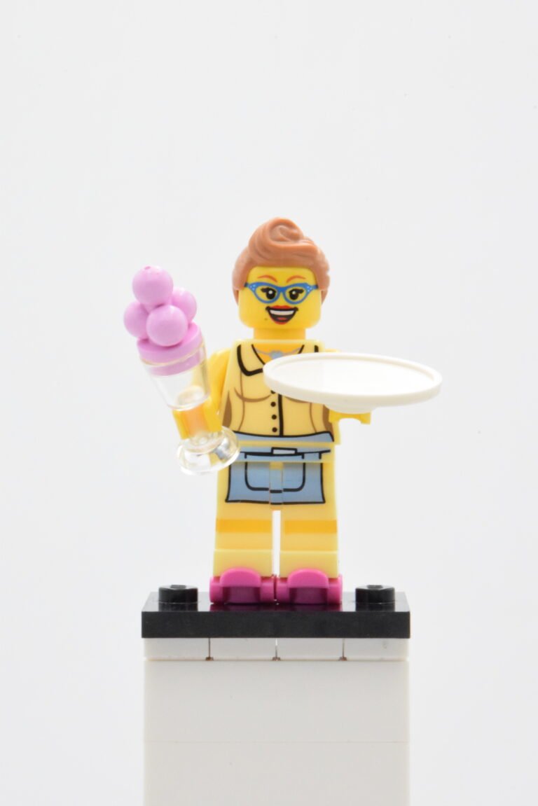 col175 - Diner Waitress