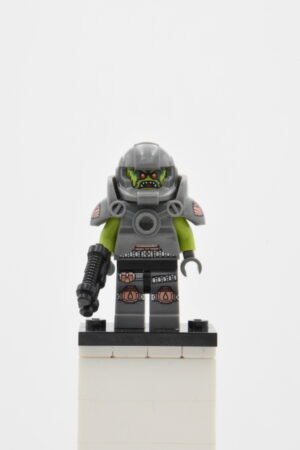col139 - Alien Avenger