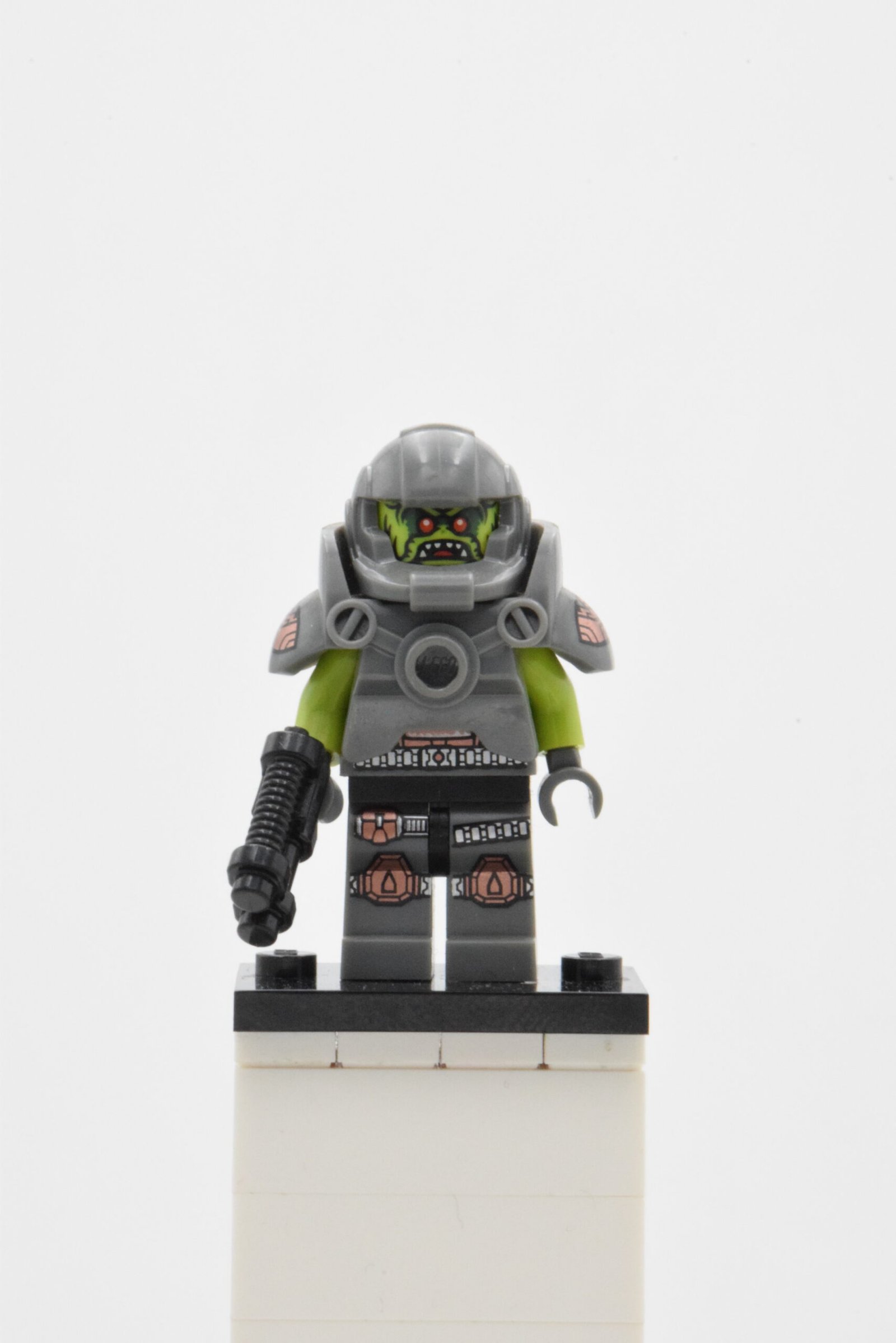 col139 - Alien Avenger
