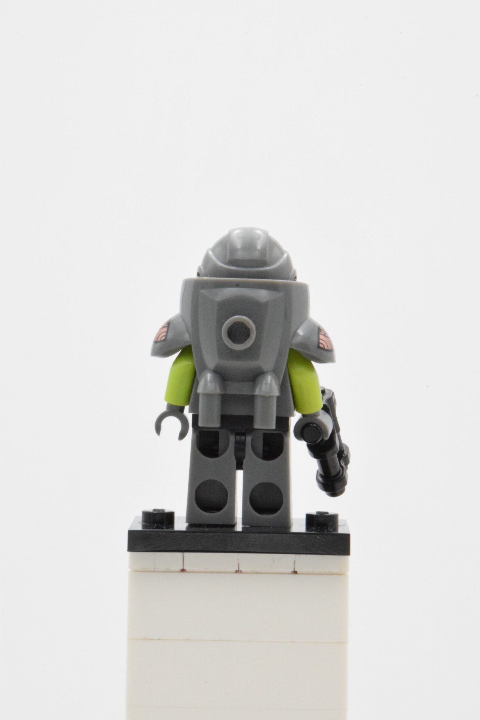 col139 - Alien Avenger – Image 3