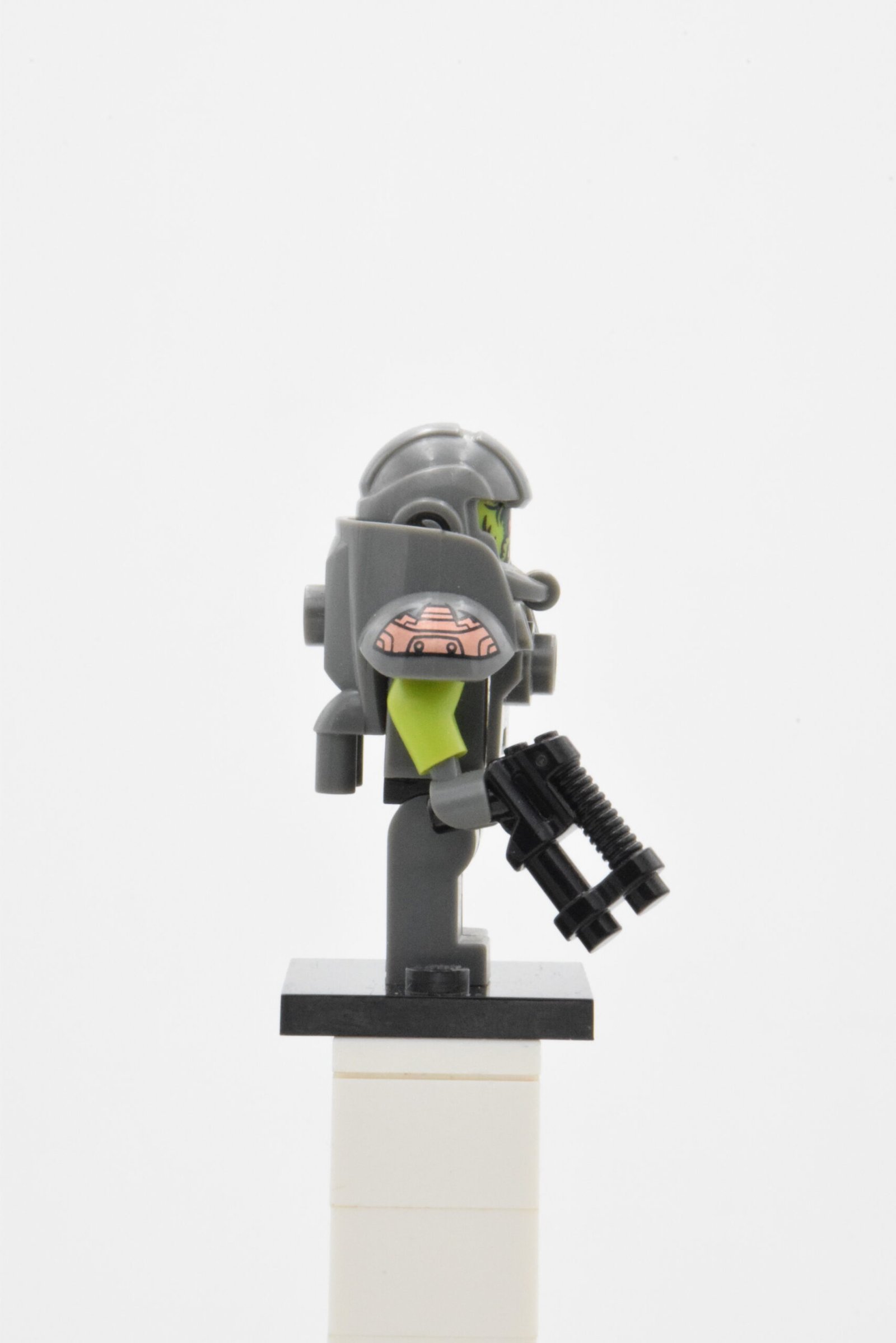 col139 - Alien Avenger – Image 2