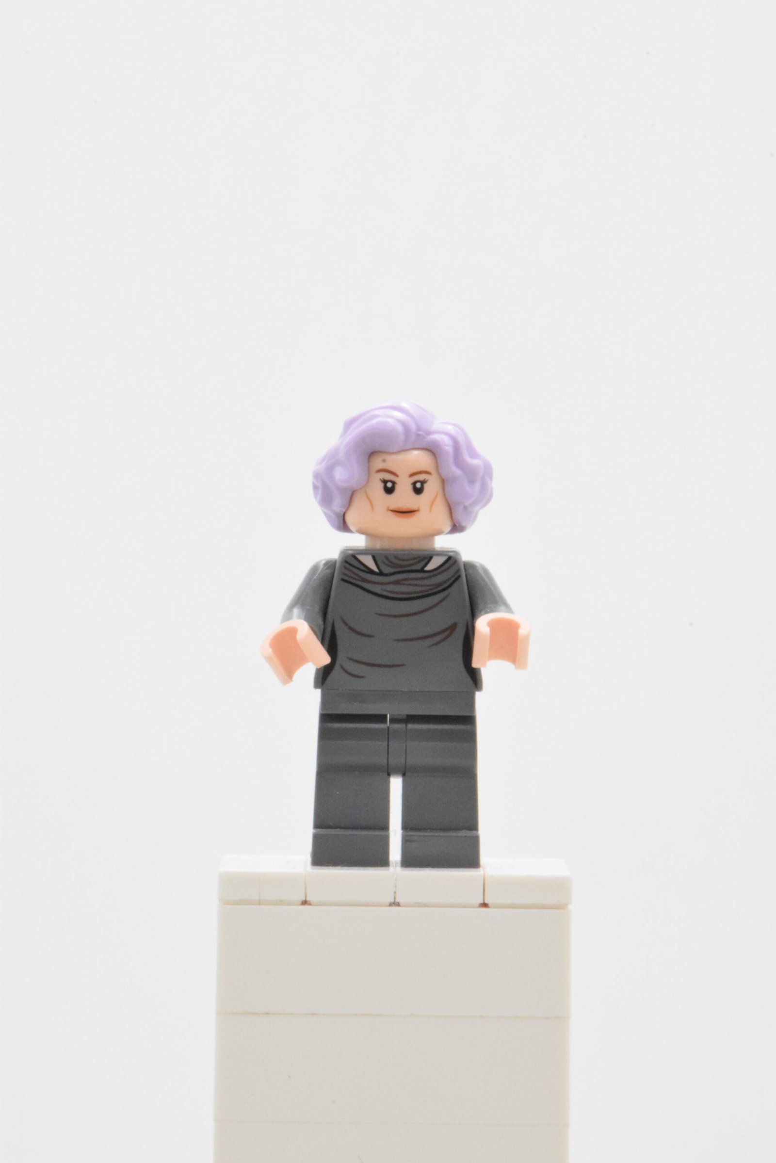 sw0863 - Vice Admiral Holdo