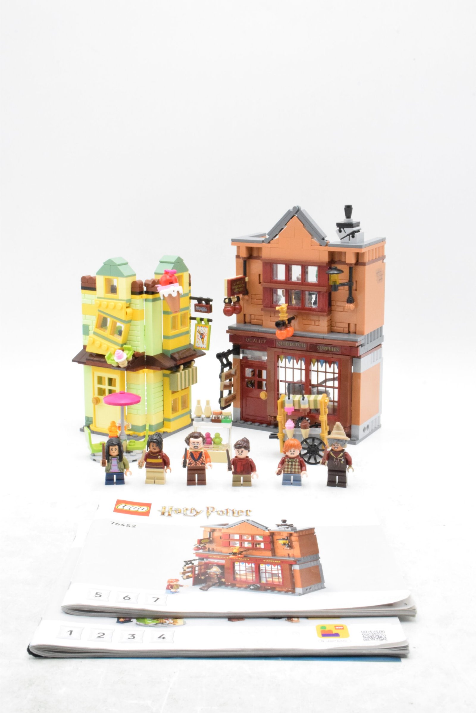 76452 - Magasin d'accessoires de Quidditch et marchand de glaces