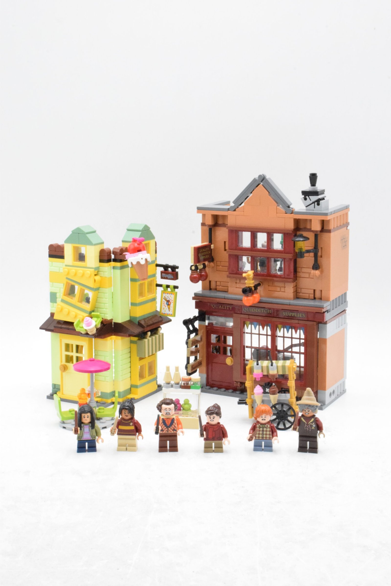 76452 - Magasin d'accessoires de Quidditch et marchand de glaces – Image 2