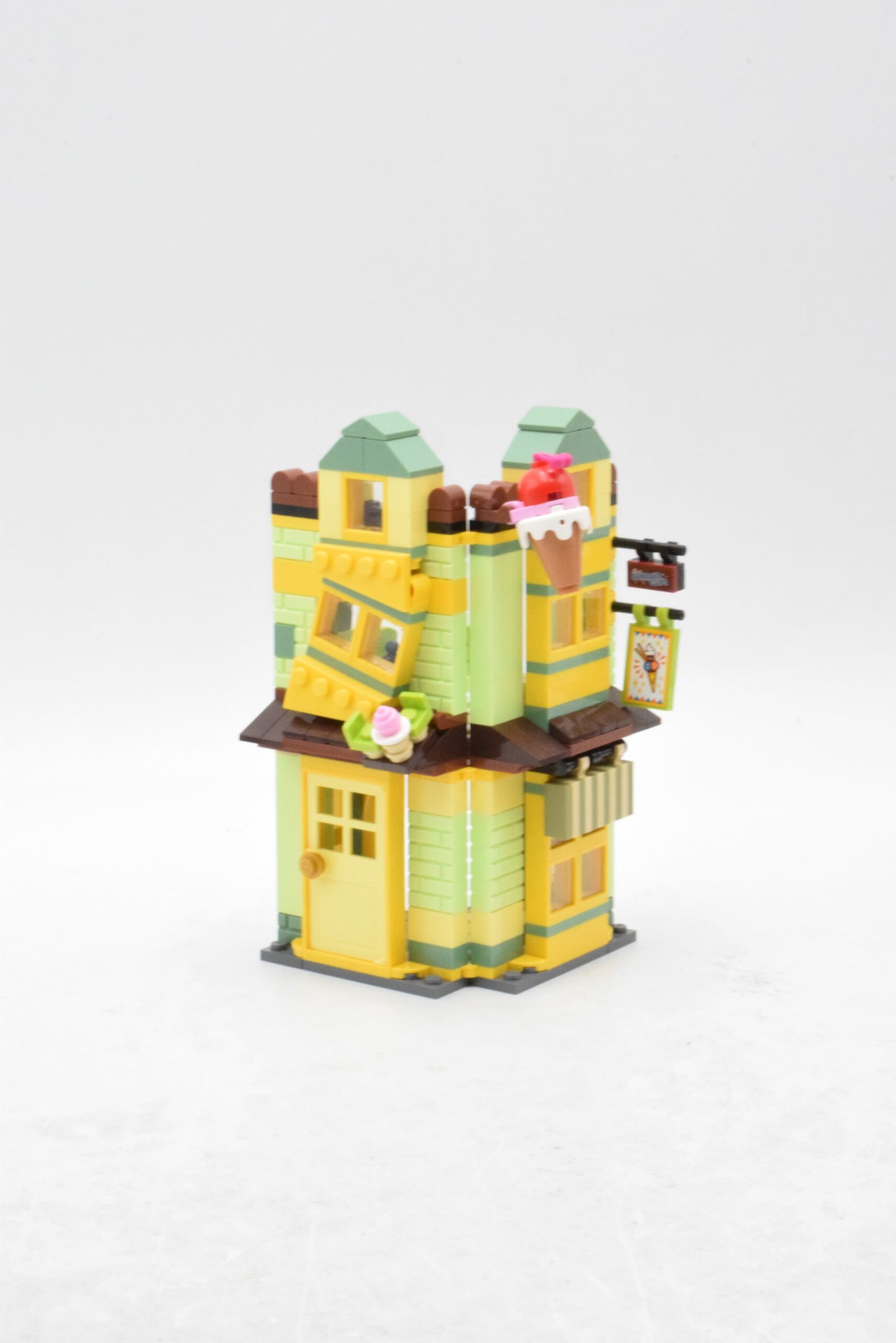 76452 - Magasin d'accessoires de Quidditch et marchand de glaces – Image 5