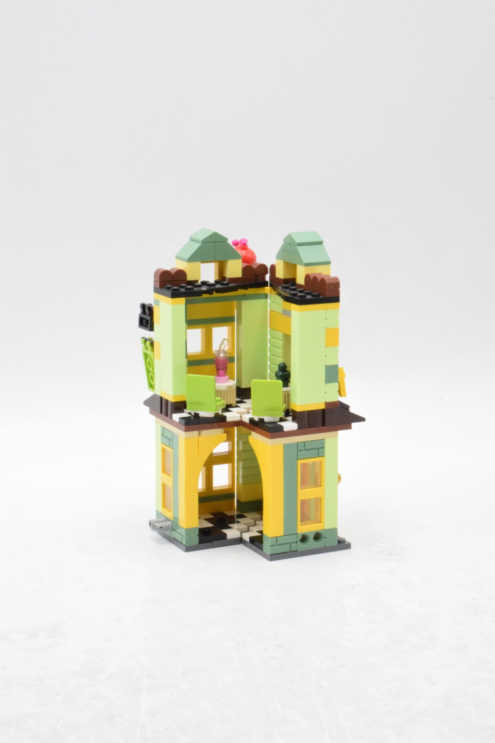 76452 - Magasin d'accessoires de Quidditch et marchand de glaces – Image 6