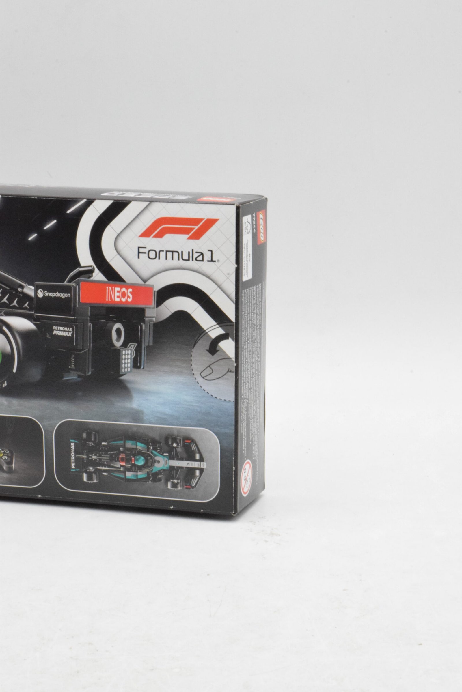 77244 - Voiture F1 Mercedes-AMG W15 – Image 3