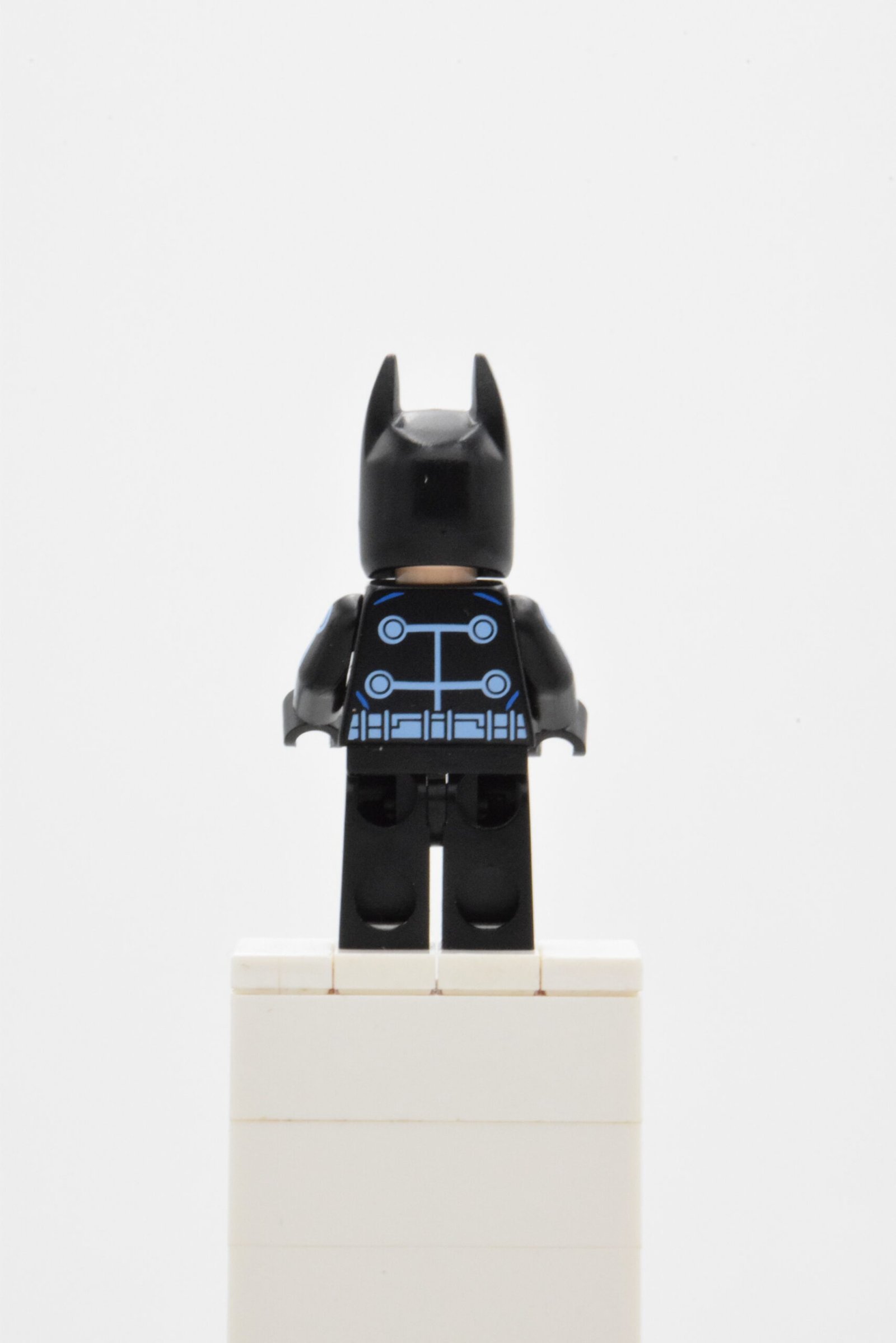 sh0046 - Batman - Electro Suit – Image 3