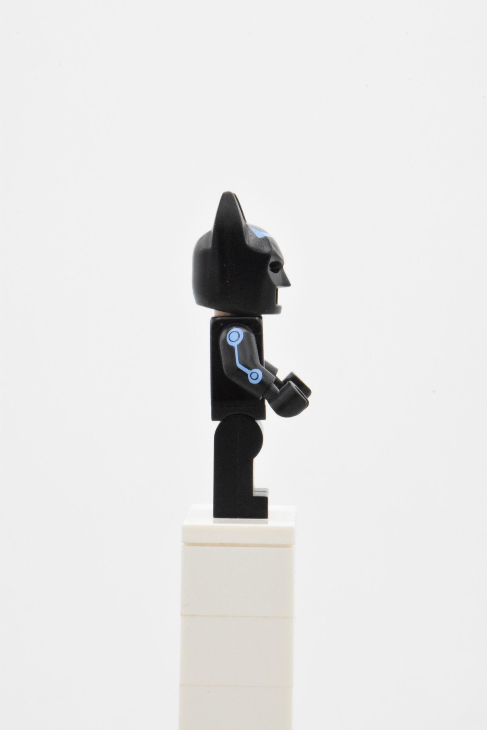 sh0046 - Batman - Electro Suit – Image 4
